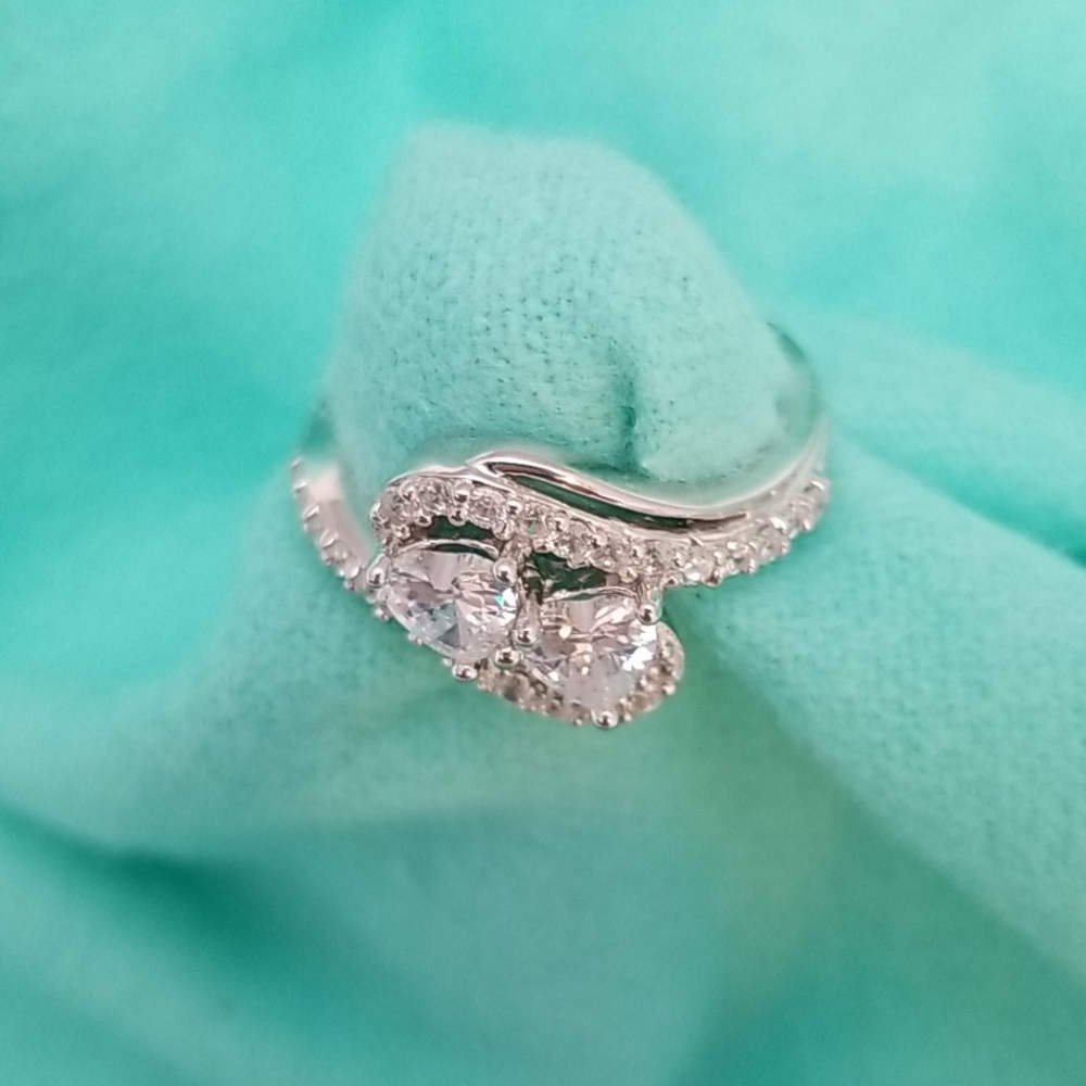 Beautiful CZ sterling silver ring - Picture 2 of 8